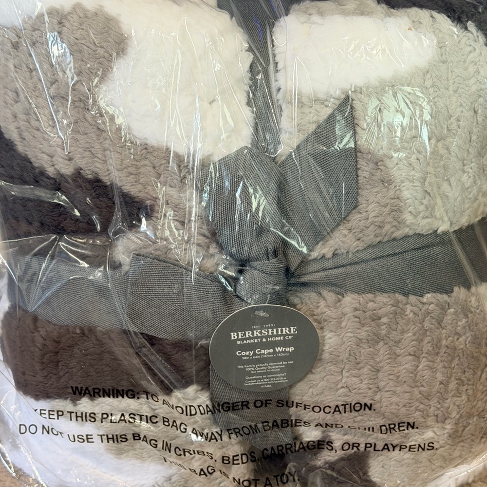 Berkshire - Blanket/Cozy Cape Wrap Black White Gray Camo 58” X 64” Pockets – New